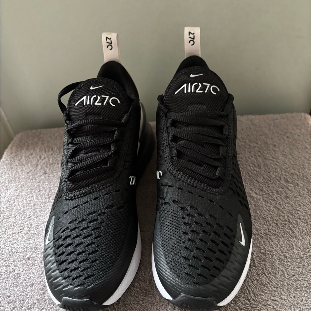 Nike Air270 Women’s Sneakers - Black & White New without tags.